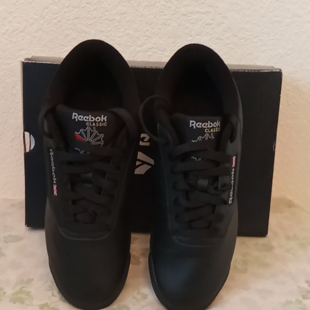 Reebok Princess Sneakers Black size 8.5 In Box Worn Once